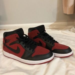 Air Jordan 1 Mid ‘Banned’